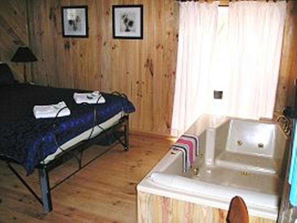 Moonambel Moonbeam Cottages & Rainbow Cafe חדר תמונה